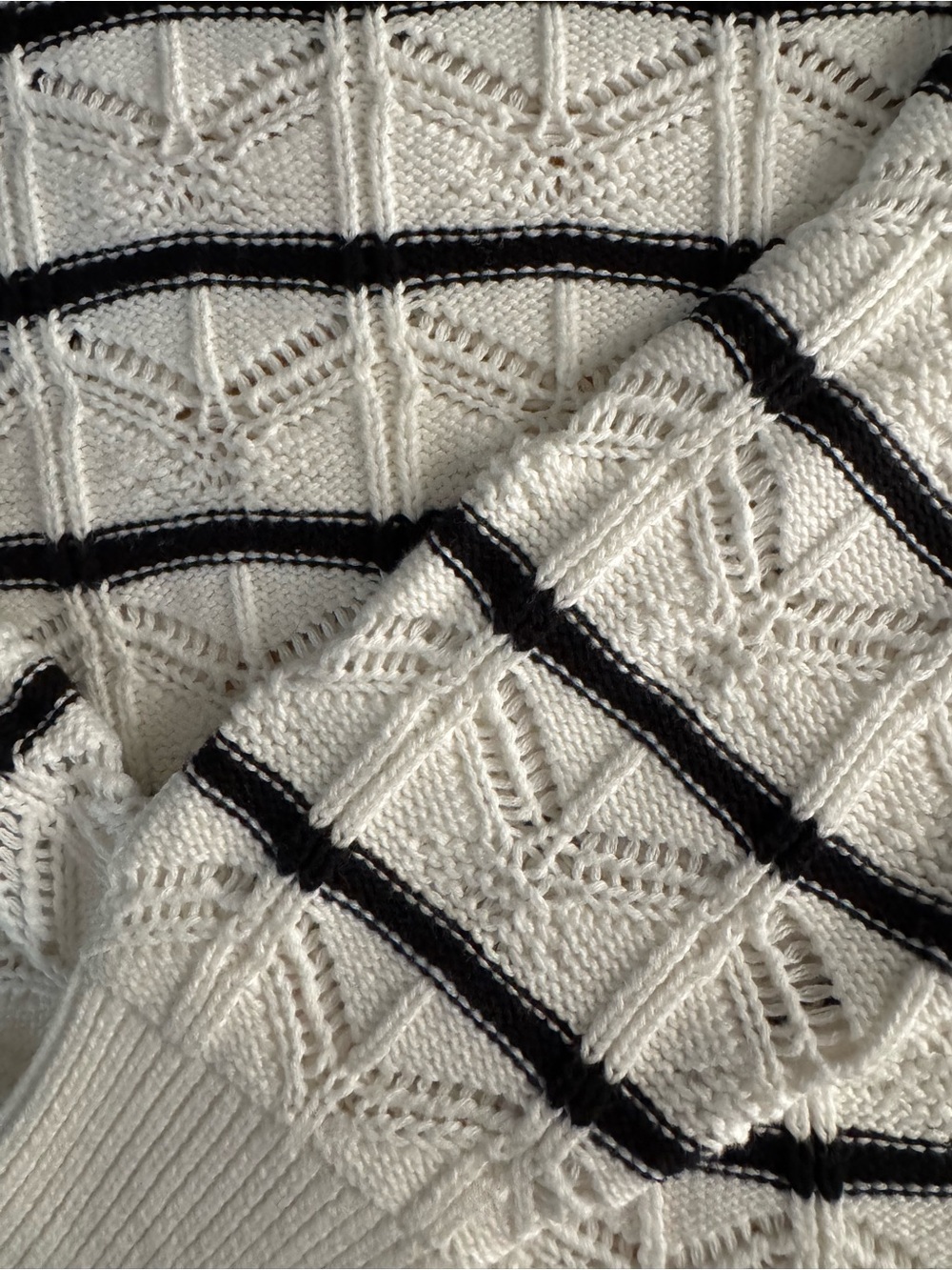 GAP pointelle sweater with scallop neckline - Picture 3 of 4